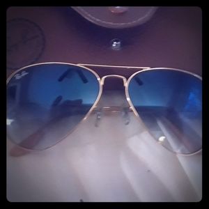 Ray ban Aviator sun glasses.
